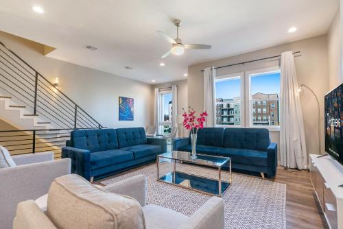 Private Living Villa Near City Hot Spots