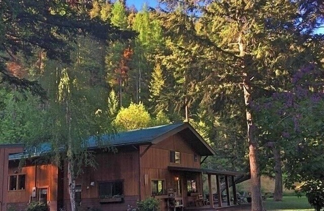 Lodge privé. Parc comme un parc. 15 minutes du centre-ville.