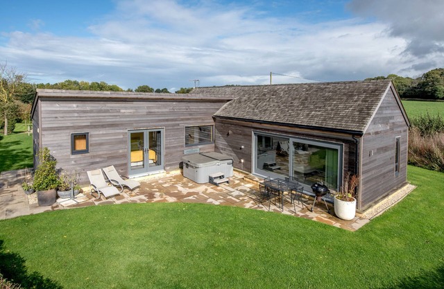 lodge privé avec vue sur la campagne et bain à remous