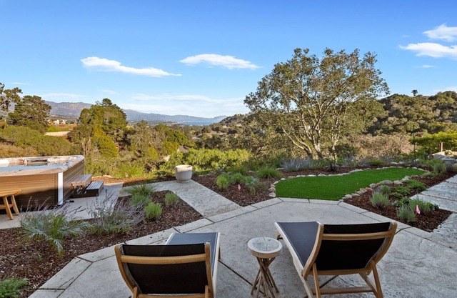 Private lot, with city and ocean views, & hot tub