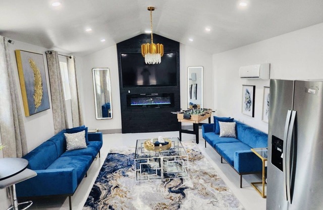 Private Lux Home w/ Separate Lounge / Hot Tub / Backyard Oasis / Golf / Fire Pit