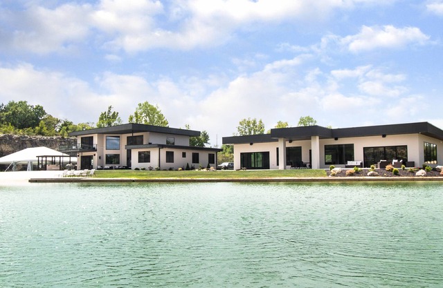 Domaine privé de luxe de 20 acres avec une plage de sable blanc et un lac de 8 acres