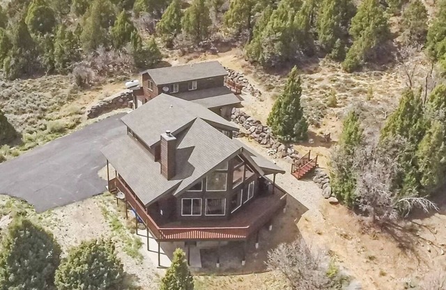 Private Luxury Cabin on 5 Acres, 3bd/2.5ba perfect base camp to N. Parks!
