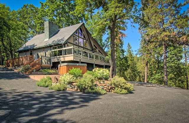Lodge personnalisé de luxe privé avec la meilleure vue sur le lac Shasta et les cavernes de Shasta