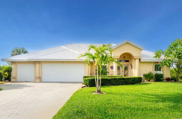 Private Luxury Escape w/ Heated Pool, Relaxing Spa & Stunning Sunset Lake Views