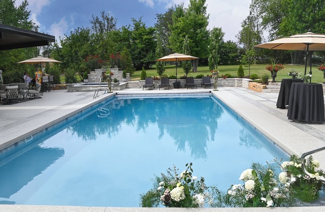 Expansive, private, Luxury Estate: Kentucky Derby/ Weddings/ Retreats