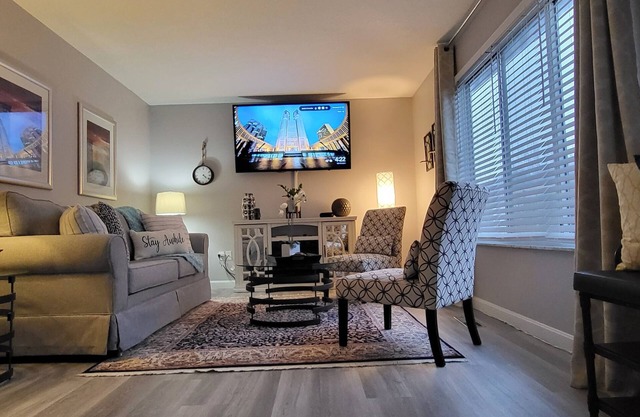 Récemment rénové, ste luxe privé ste à Westlake!