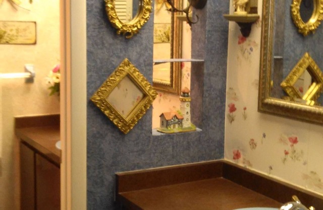 Chambre des maîtres privée avec salle de bain privée et grande chambre et salle à manger attenantes