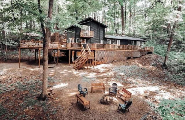 Private Modern Cabin | Hot Tub, Winter Specials!