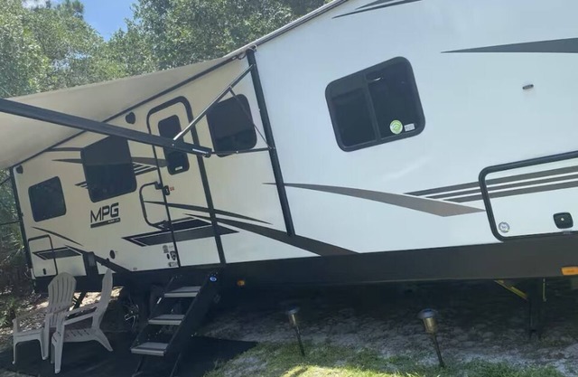 Delightful Modern RV! NO Sunday Check-ins!