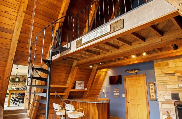 Privé Mohican Riverfront 4 Chambres Chauffage au gaz / Cheminée / Air Central