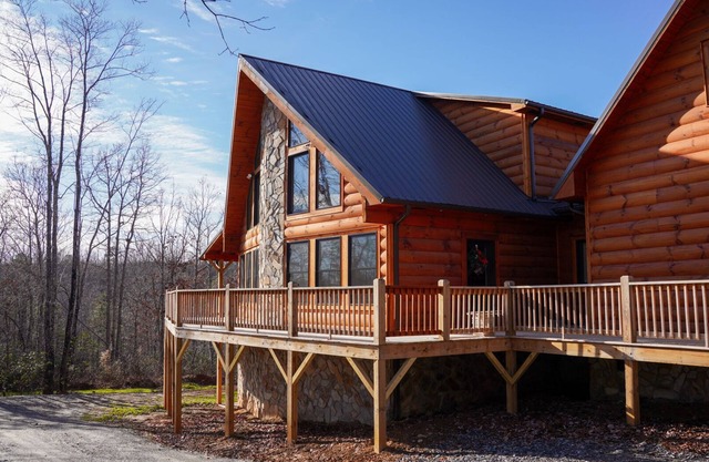 Winter Special! Private Mountain Lodge 6 Masters, Mountain Cabin Mt. Airy, NC