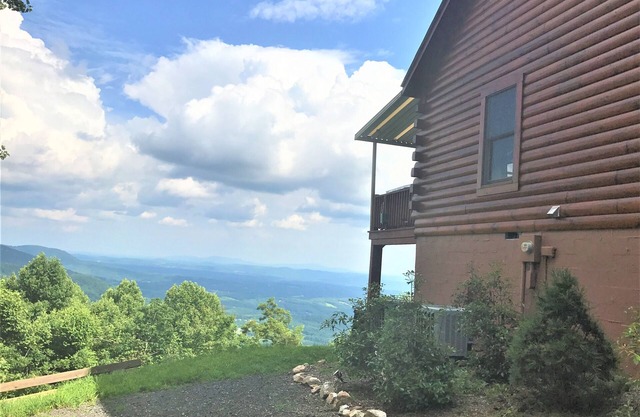 Private Mountain Top Cabin sur Blue Ridge Parkway; Amazing View 7 villes NC / VA