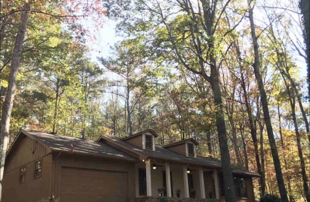 Private & Nature-packed Cabin in Gwinnett, ATL < 30mi. 65” Samsung 4K TV.