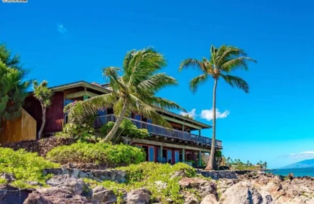 PRIVATE OCEAN FRONT ESTATE ON TURTLE COVE, NAPILI. MOST SPECTACULAR LOCATION