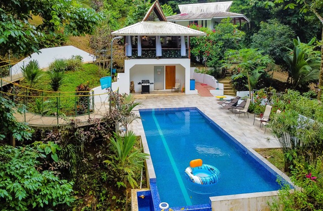 Private Off Grid Jungle Escape W/ Natural Pools , Scenic Trails, & Private Deck