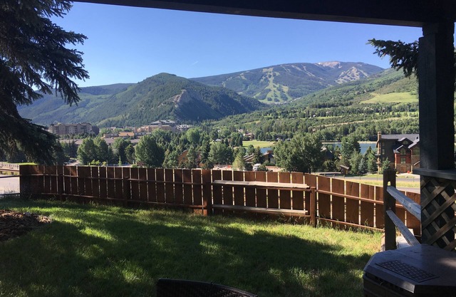 Privé un lit / salle de bain avec vue sur la station de ski Beaver Creek.