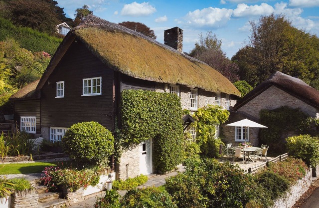 Cottage traditionnel de 4 chambres avec piscine privée saisonnière proche de la mer