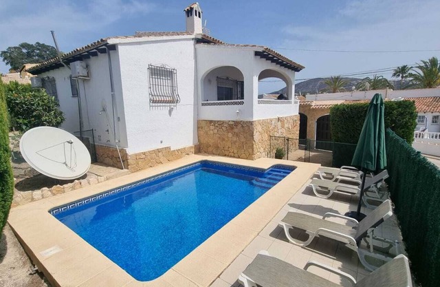 Villa individuelle avec 3 chambres, piscine privée, climatisation et wifi pour 6 + 1 bébé