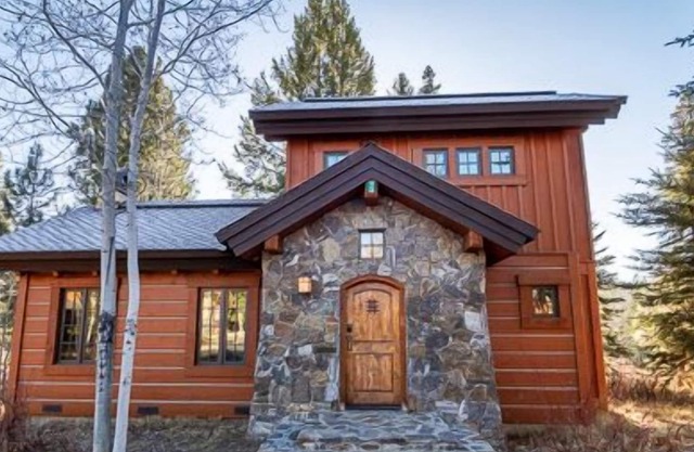 Patio privé et bain à remous | Cheminée en pierre | Vues spectaculaires sur les montagnes