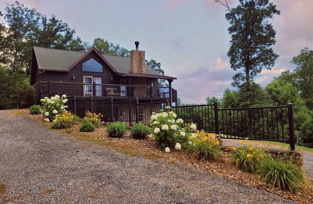 Private & Peaceful, Family Friendly, Great Views, Clean and Cared for Chalet!