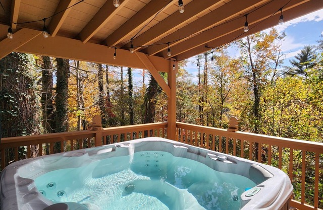 Private Peaceful Side Retreat with Hot Tub - Minutes from Smoky Mountain Park!