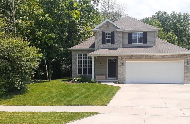 Pet-friendly Newer Home Close To the Green Bay Packers and Downtown Appleton!
