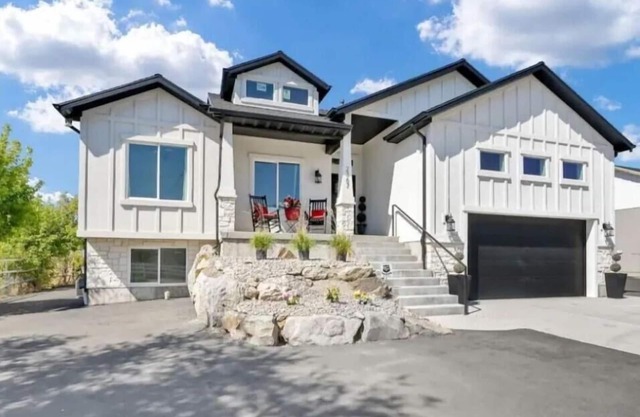 Near ski resorts 6-bedrooms 4 baths hot tub gas fireplace pool table firepit