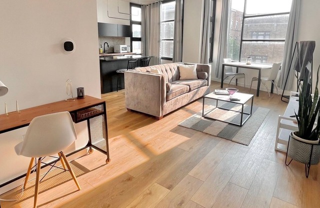 Private Place on Penn - Free Parking!