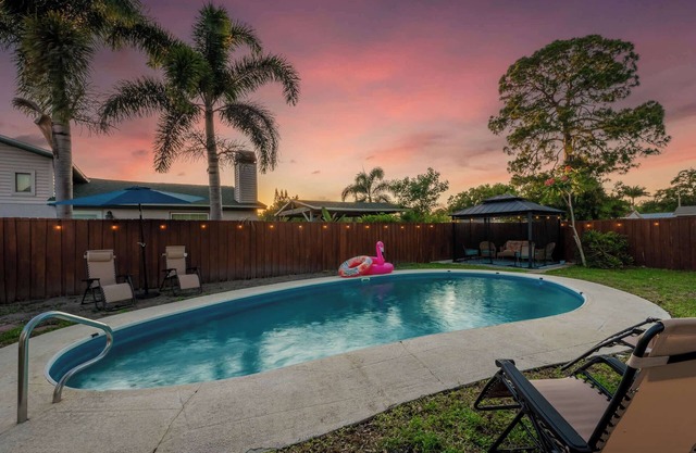 Near Saint Pete Beach Pool Fire Pit Pet Friendly