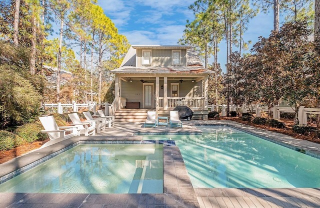 Private Pool and Sitting Spa! 4 Adult Bikes! Resort Amenities!