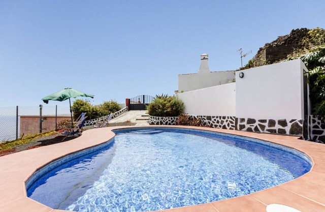 Casa Rural Tomasín avec piscine privée et vue sur la mer à Puntallana