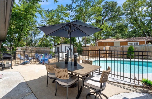 Private POOL! Close to Trails and Downtown! Dog friendly! Bike IN/OUT!