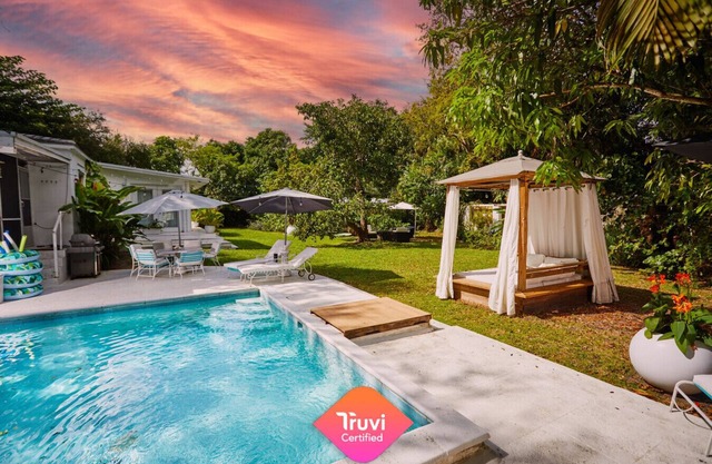 Miami Pool Cottage, tropical garden paradise