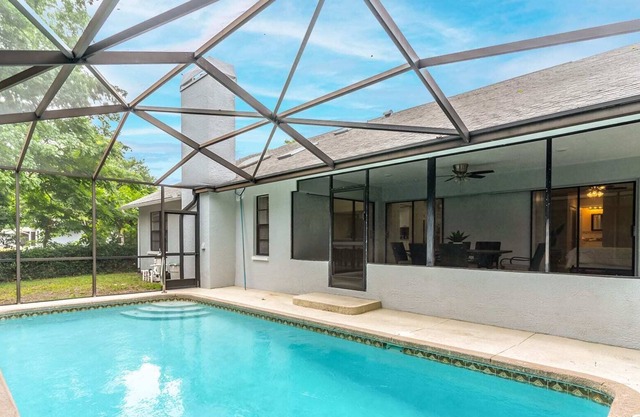 Private Pool Home with Covered Lanai 2 Miles to Hudson Beach