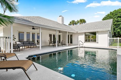 Private Pool Fire Pit, Stylish Escape Near Dt