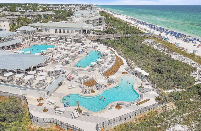 NEW! 2 min to Beach & Beach Club! Golf Cart, Bikes, Bunk rooms, New Interiors