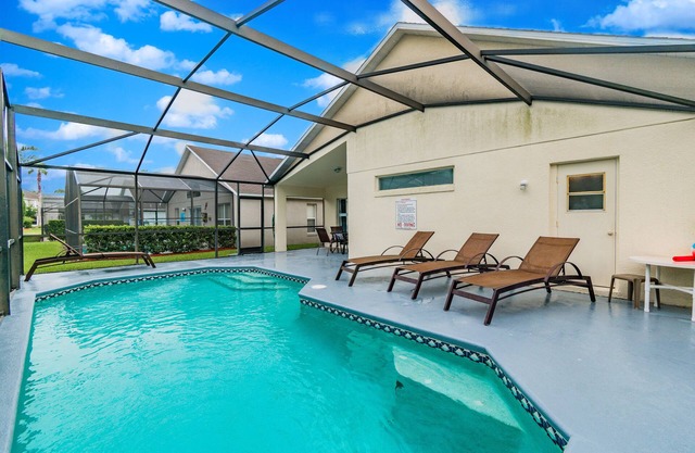 Private Pool & Game room 4BD/2BA Disney Area