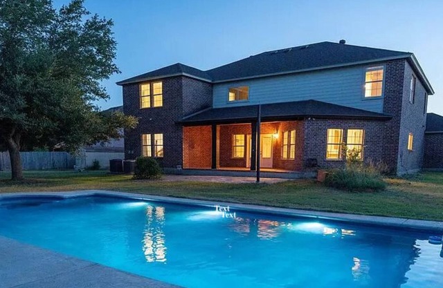 Private Pool and 5 Bedroom Vacation home