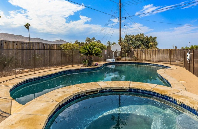 🏝 Private Pool home in the Ventura hills!🏝