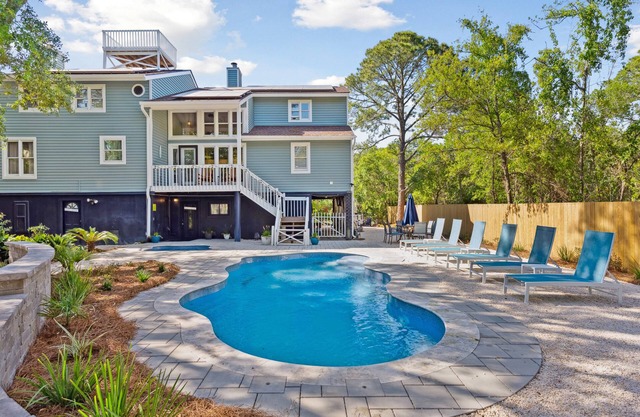 Private Pool & Hot Tub! Waterfront luxury home on tidal creek