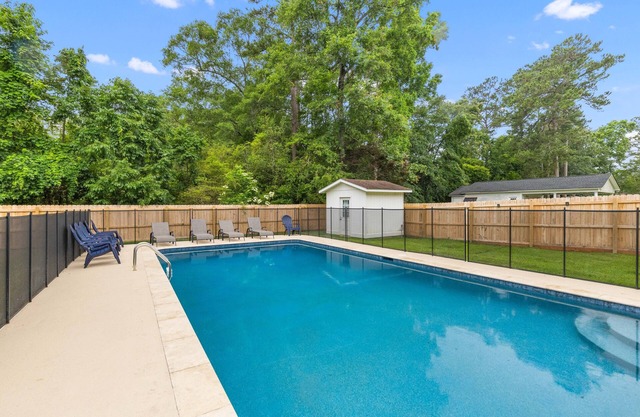 Family-friendly w/ Private Pool~King Beds~Fire Pit~Sunroom~Near Charleston