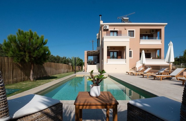 Villa luxueuse avec piscine privée et parking et barbecue