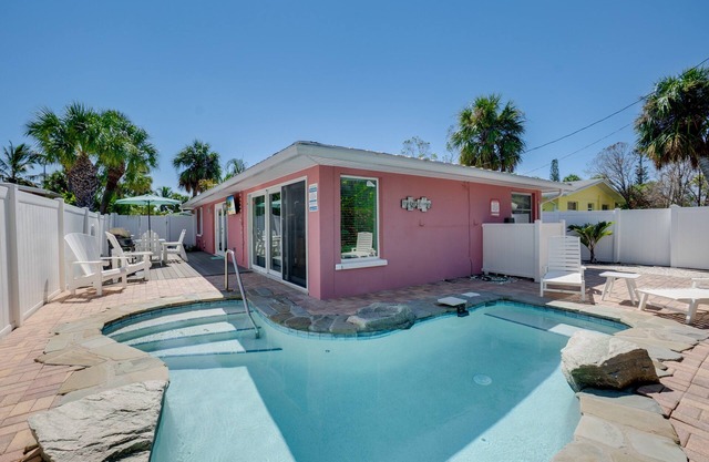 Cottage de plage moderne avec piscine chauffée près de la plage