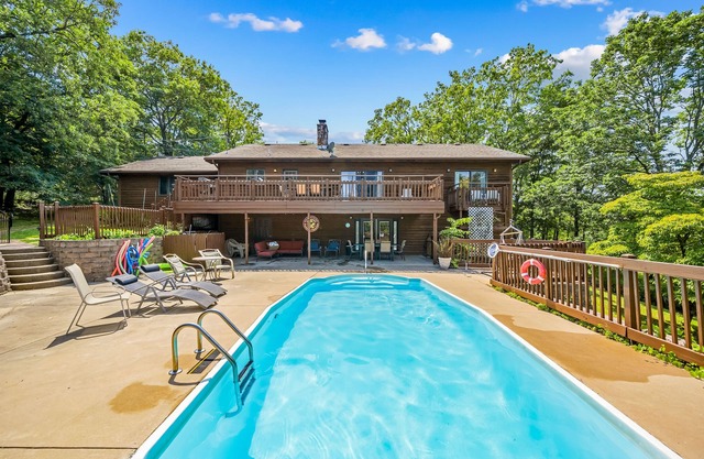 5 Bdr sur 2 acres avec piscine privée !!