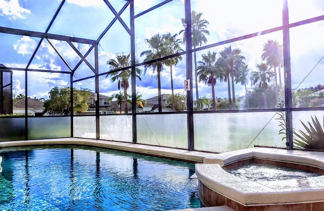 Private Heated Pool! Only 8 miles to Disney! Gated Community