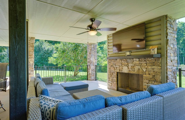 Private Pool: Spacious Hayesville Vacation Home!