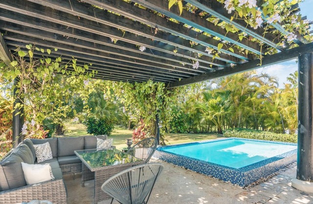 Private Pool Tropical Villa at Green Village B87