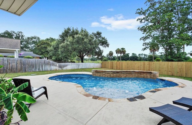 Private Pool w/Heating Option! 5Bedrooms & Close to Biloxi!