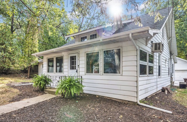 Private Pool, Walk to Grand Beaches, Fire Pit